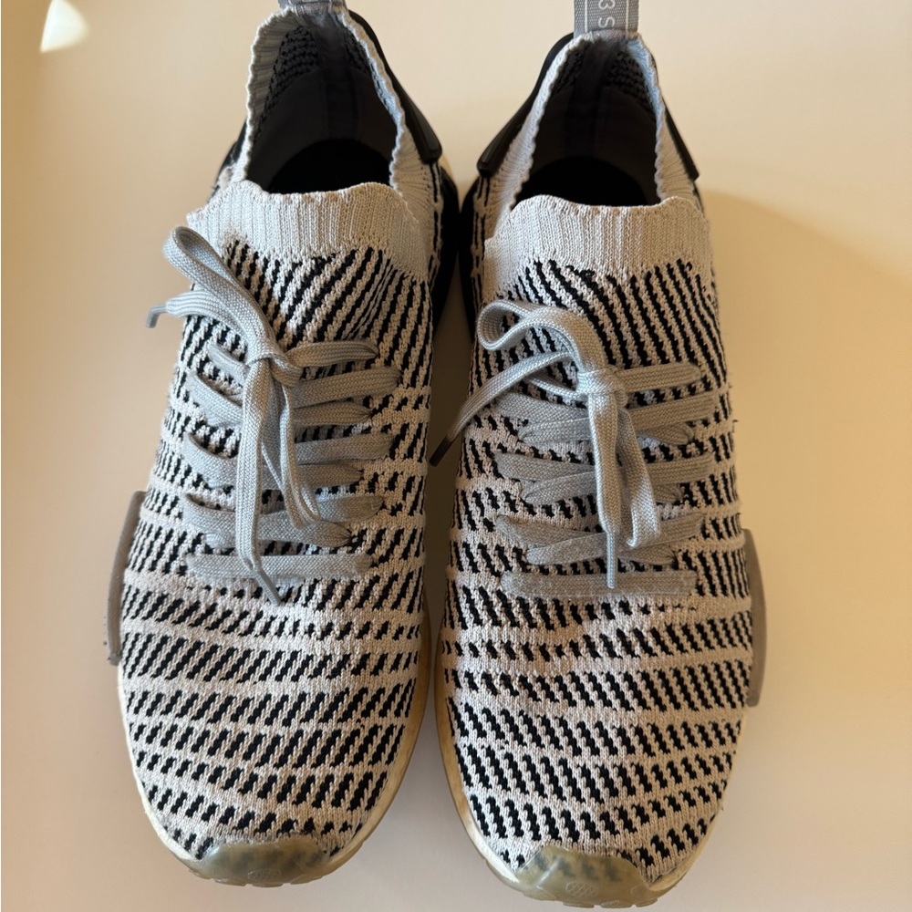 Adidas Athletic Shoes Dynamic Knit Upper